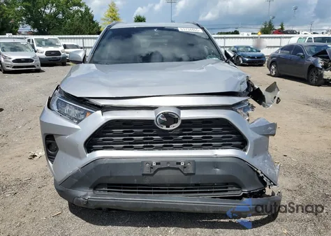 2021 Toyota Rav4 Xle Premium z USA, uszkodzony, nr VIN 2T3A1RFV9MC237579